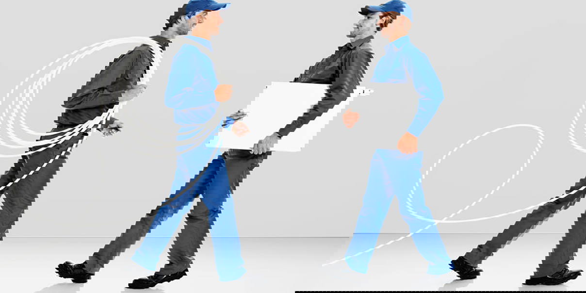 Two installers with an UFH pipe and a radiator